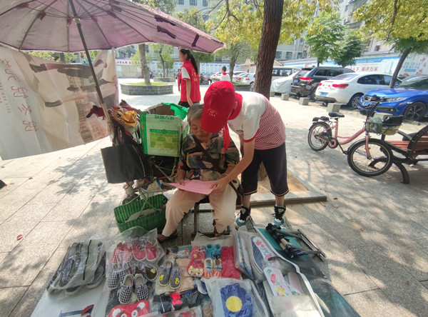 實驗小學“紅領巾”守水護水志愿服務隊 用小手守護碧水，溫暖居民生活