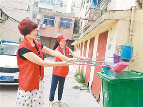 人人是城市形象，個個是綠城使者 午休時間做志愿，揮起掃帚搞服務